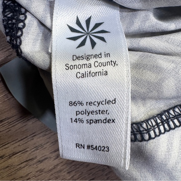 Athleta Blue and Gray Shorts - Chevron Pattern - Size Small - Picture 10 of 11